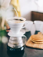 Hario V60 02 Keramički Driper Bele Boje - Слика 3