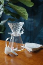 HARIO V60 "Jednostavno Hario" Stakleni Set za Pripremu Kafe - Слика 3